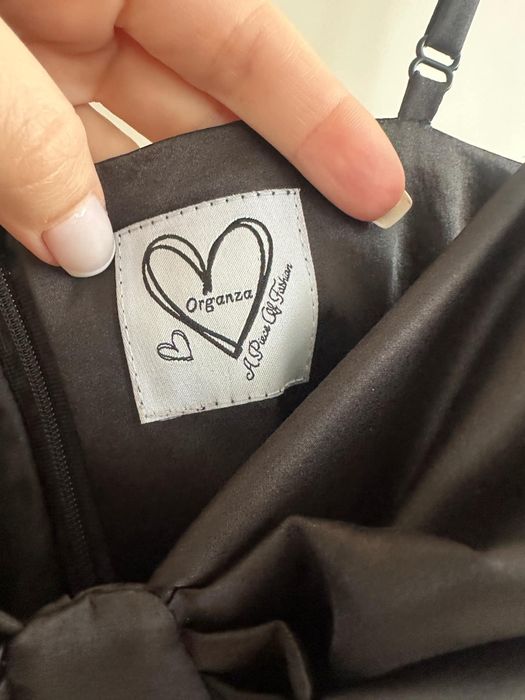 Черна рокля на българския бранд Organza.