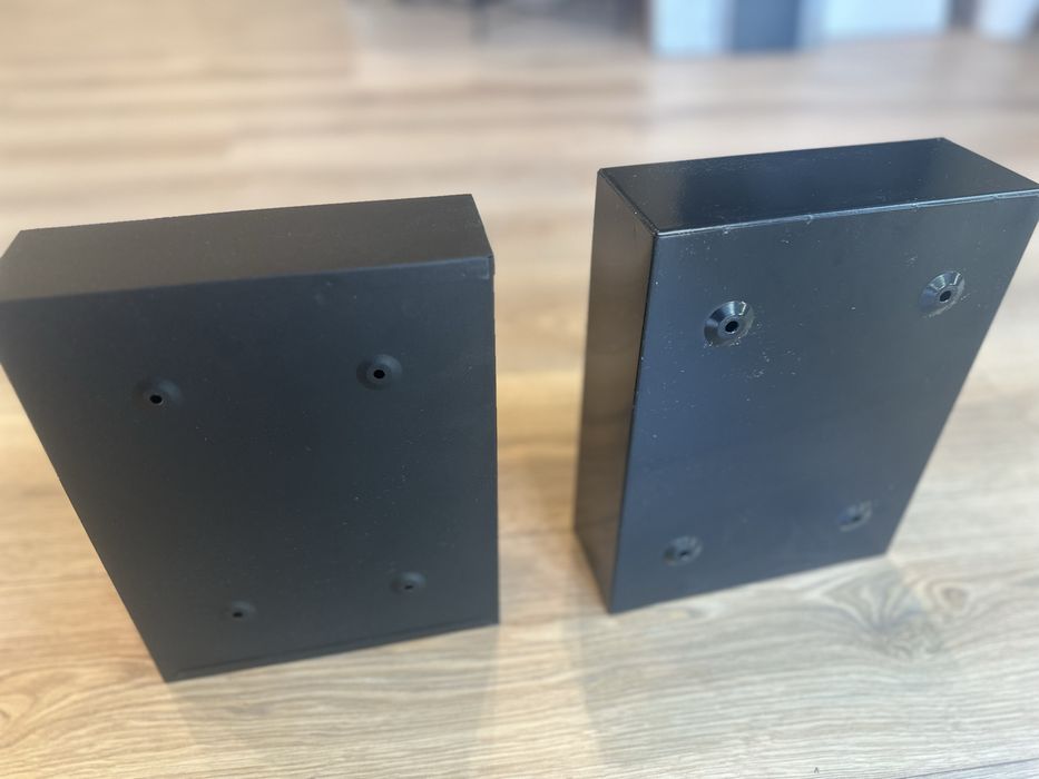 Продавам два броя пощенски кутии