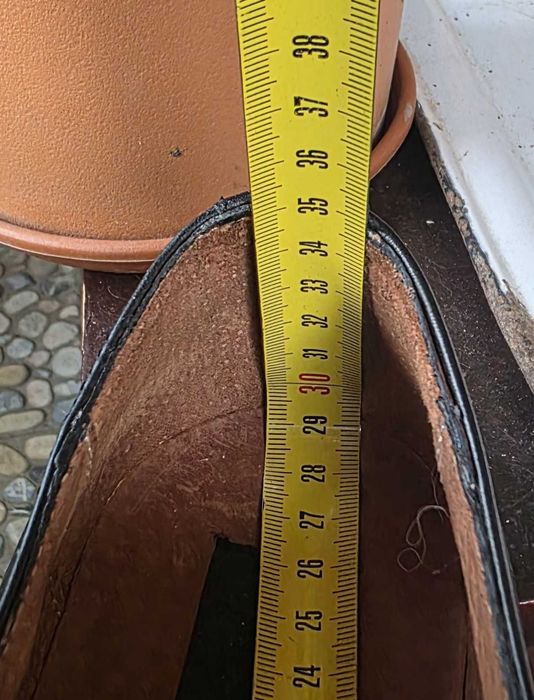 Pantofi eleganti din piele, talpa foarte rezistenta de crep, marime 45