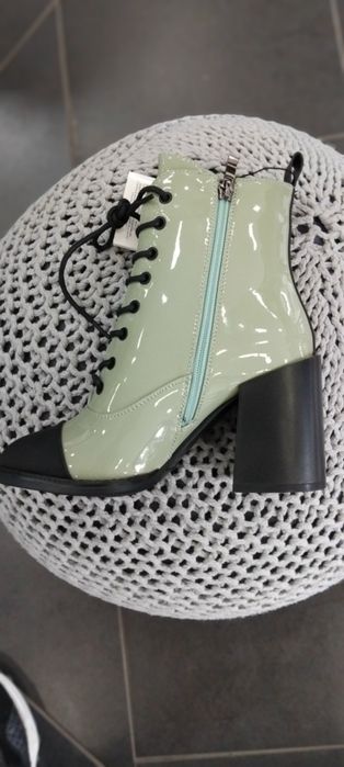 Нови дамски боти в стилен лак-жената която иска да сияе.36,39 размер