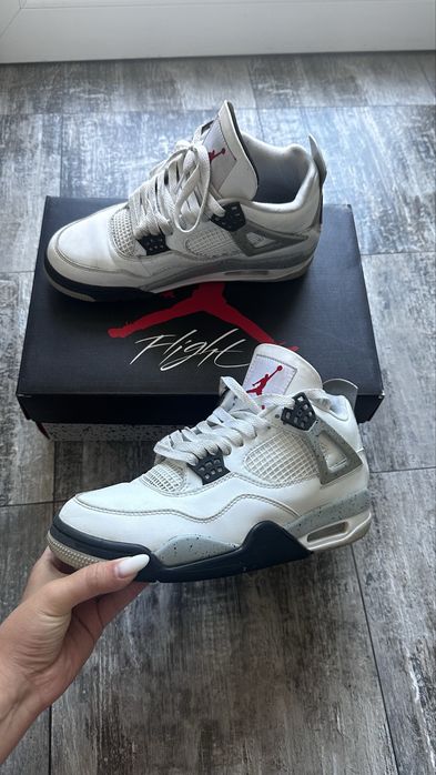 Jordan 4 mărimea 40