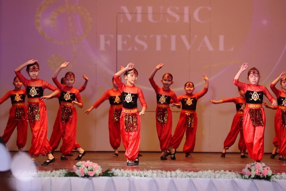 Ұлттық Би костюмдері сатылады