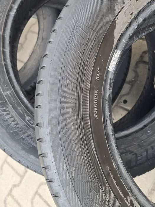 235 60 18 Michelin