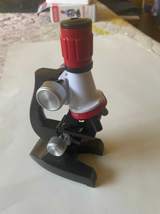 Продавам детски микроскоп