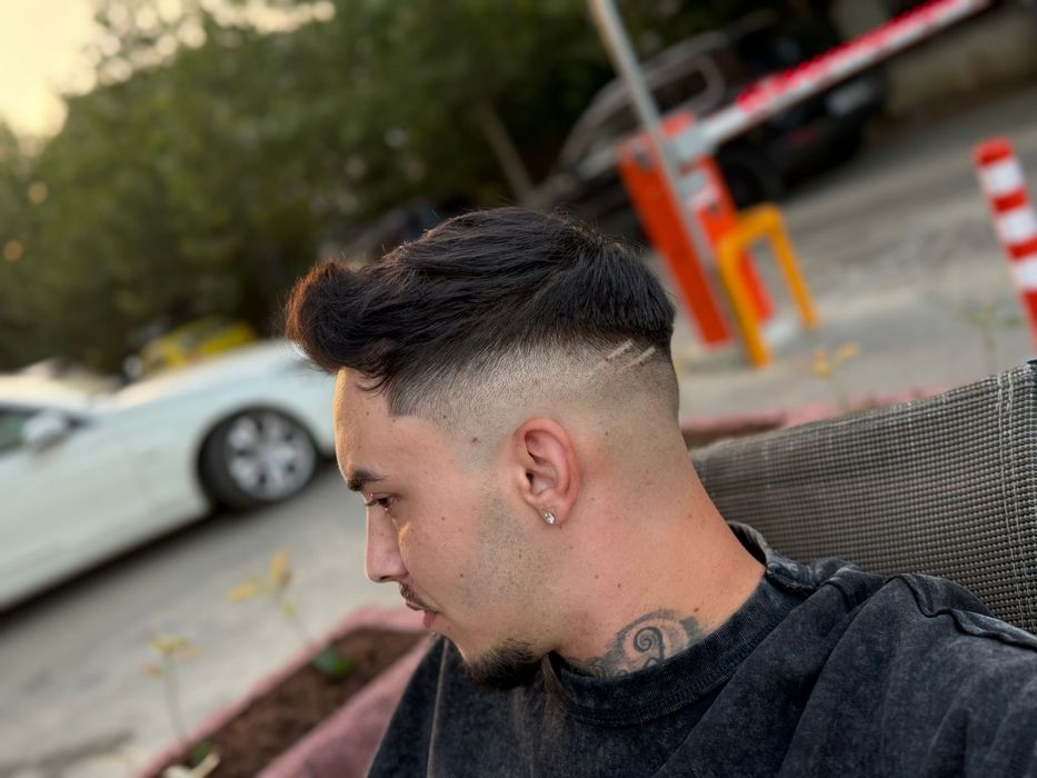 Caut model frizerie pentru tuns/ tuns + barba