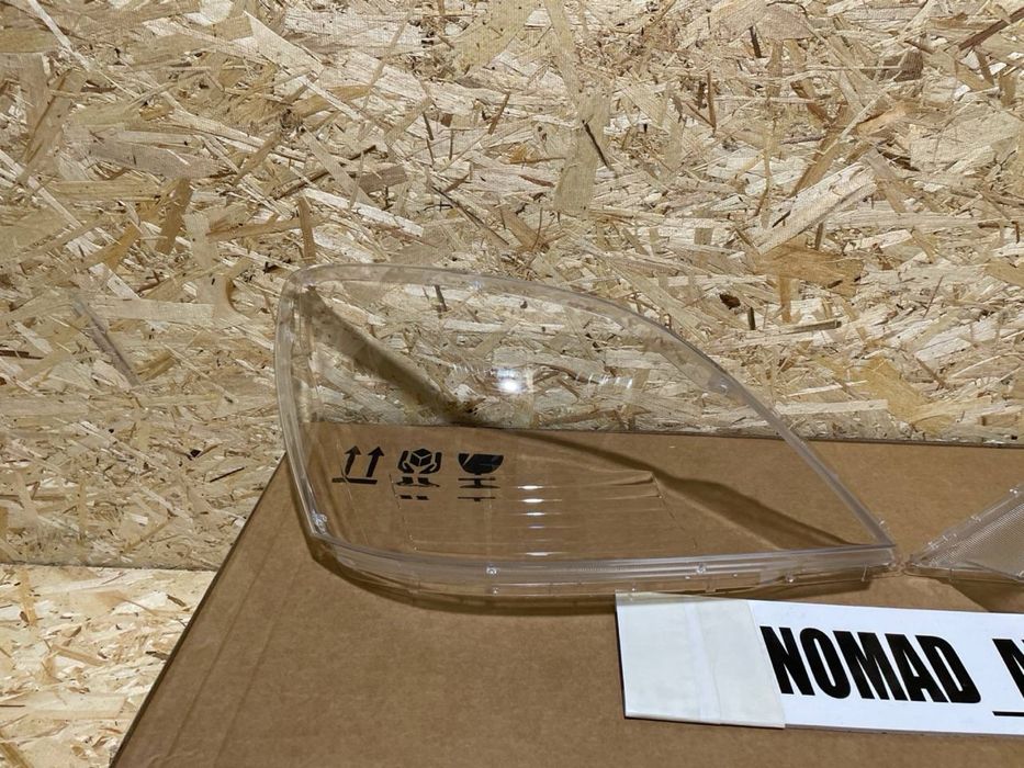 Стекло фары на GX470