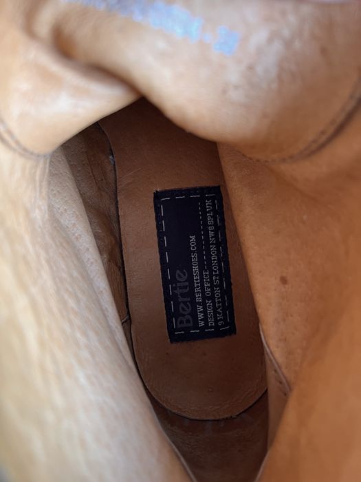 Ghete Bertie Debenhams, 38, piele naturala