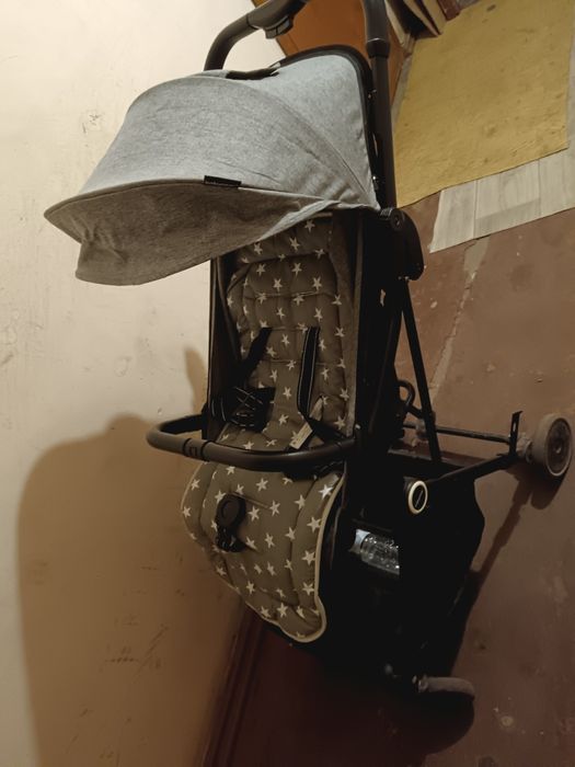 Продаётся прогулочная коляска