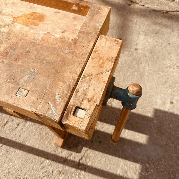 Дърводелски верстак 120 см с 2 менгемета (масив)