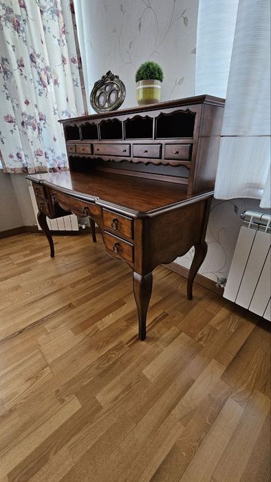 Продаётся письменный стол-бюро