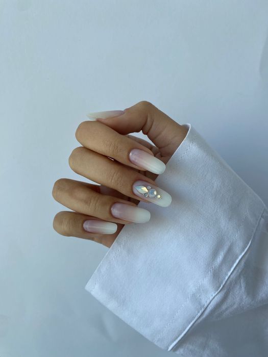 Manichiura și pedichiura disponibilitate imediata