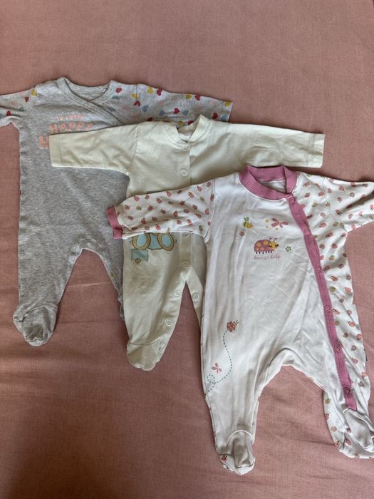 Бебешки ромпъри