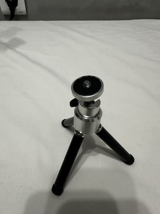 Webcamera logitech  Hd pro  c920 подарок две стойки