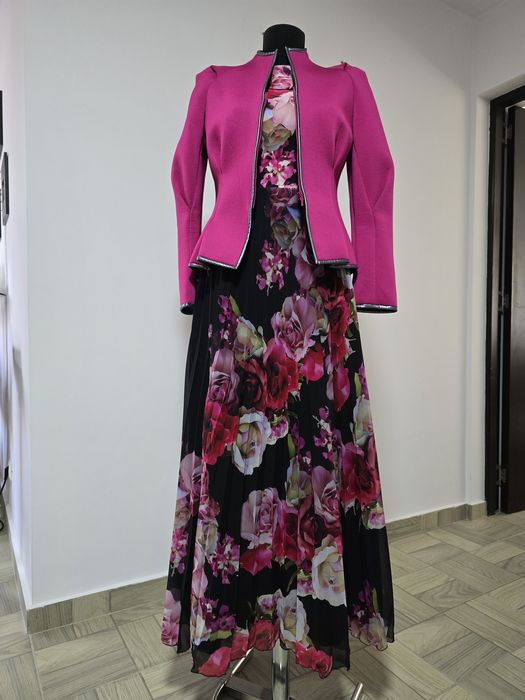 Rochie lunga plisata cu print floral;