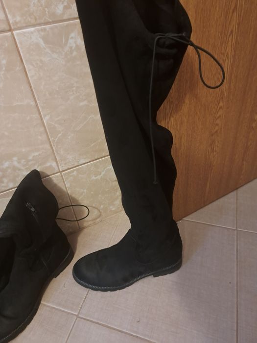 Vând cizme și ghete din piele ,preț 150lei ,mărimea 40 ,în stare bună.