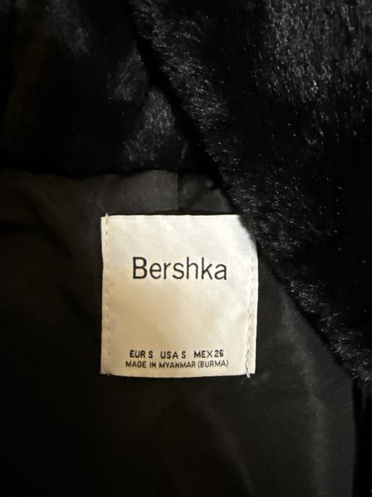 Черно късо пухкаво яке