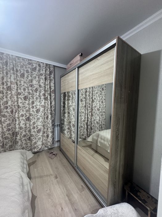 Продам шкаф на роликах