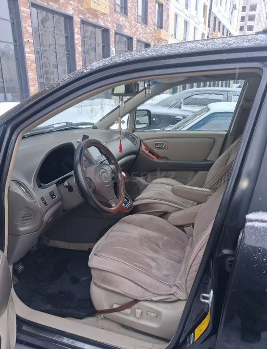 Продам машину Лексус Рх 300