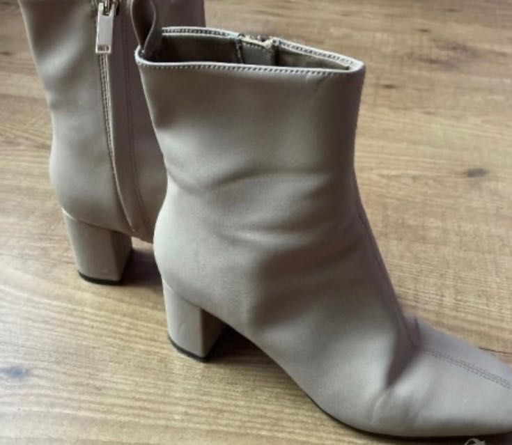 Дамски боти  на ток