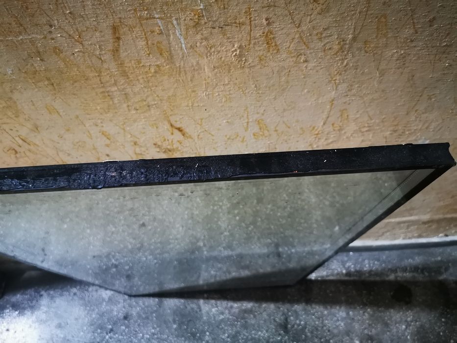 Geam termopan fără defect. Stare foarte bună.