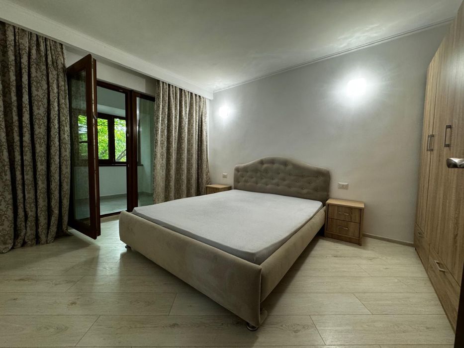 Apartament 3 camere de închiriat