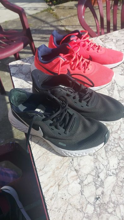 Два чифта маратонки Nike