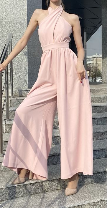 Продам два платья и комбинезон