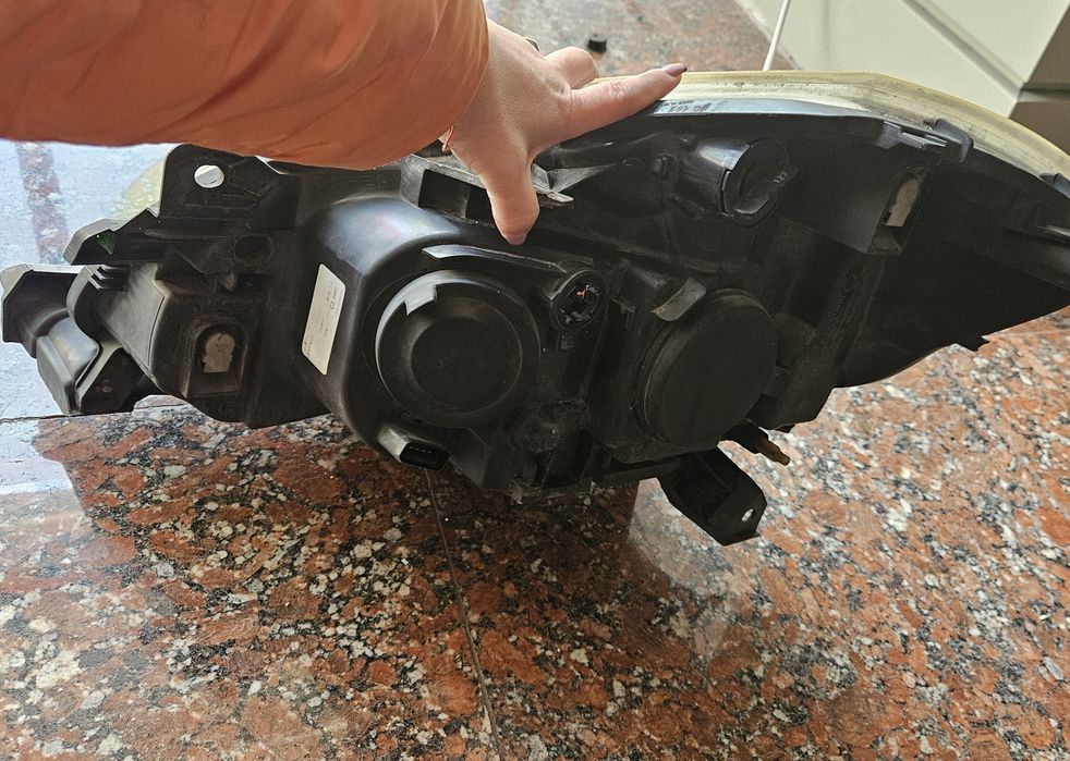 Оригинални Фарове за RENAULT 3