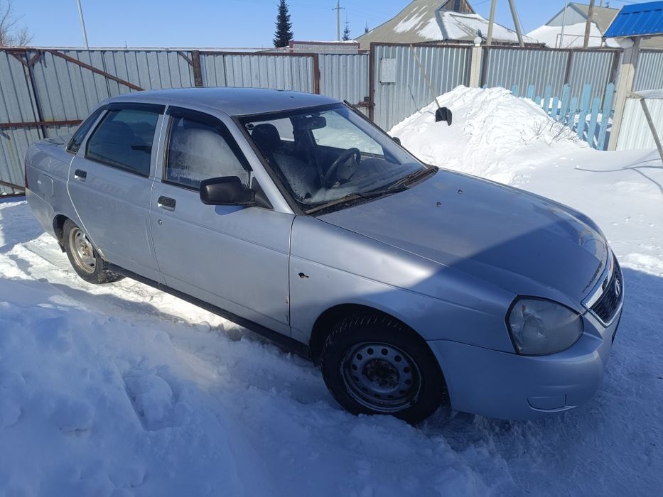 Продам Приору 2011