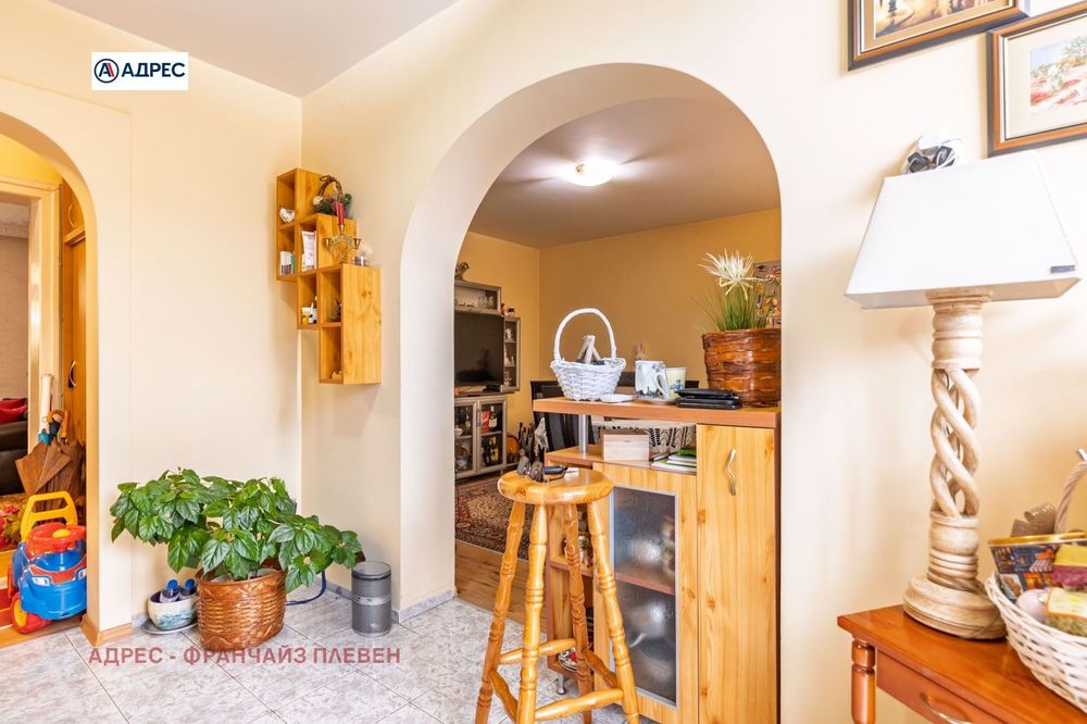 Продава се Тристаен апартамент в Плевен, Идеален център - 100 кв.м за 1450 €/кв.м - Снимка #4