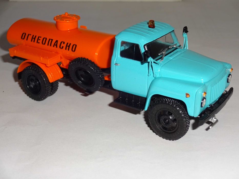 Масштабные модели 1/43 продам.