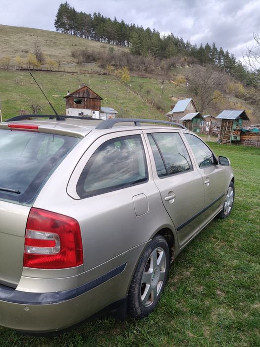 Vând Skoda Octavia 2005 sau schimb cu teren adaug diferența