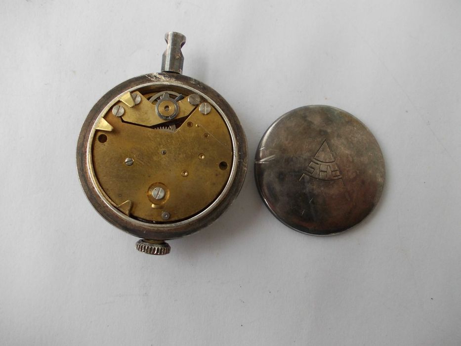 Ceas vechi medalion GENEVE defect