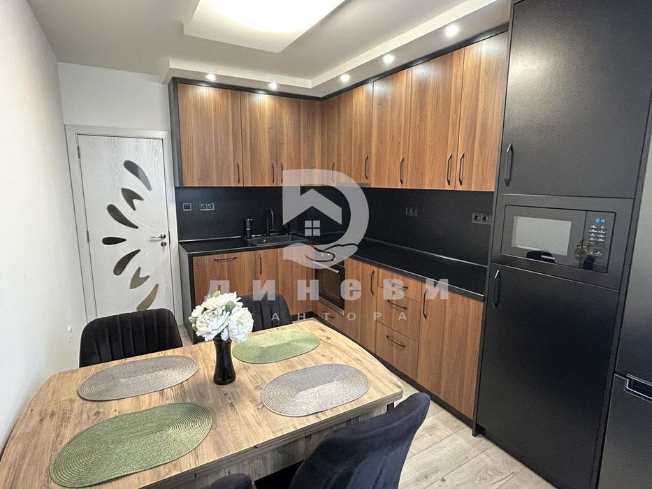 Продава се Четиристаен апартамент в Стара Загора, Център - 80 кв.м за 2225 €/кв.м - Снимка #11
