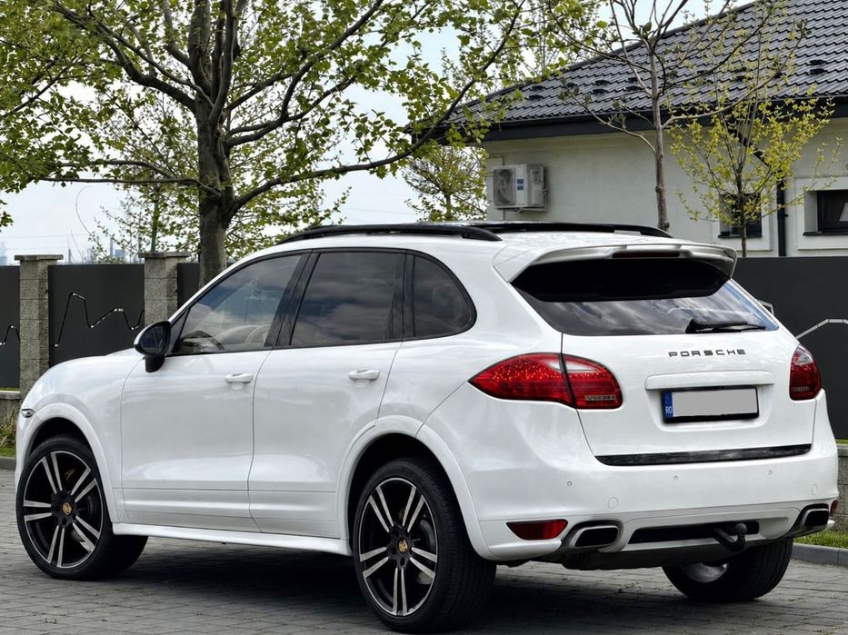 Porsche Cayenne GTS / full / top