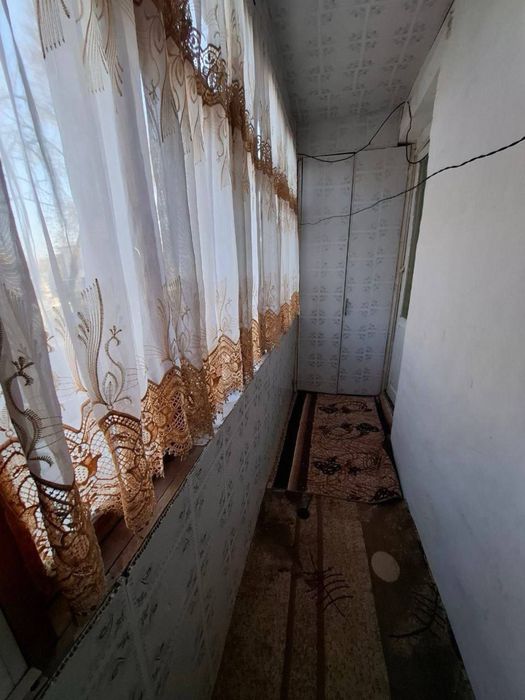 1 комнатная с обстановкой в центре Чирчика (Навои)