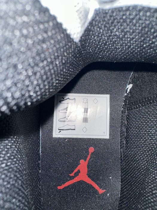 Oferta Nike Air Jordan 1 Mid marimea 40