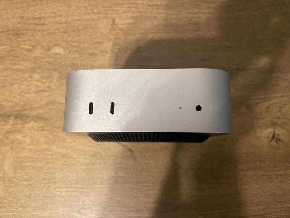 Mac Mini M4 modelul de baza 16GB