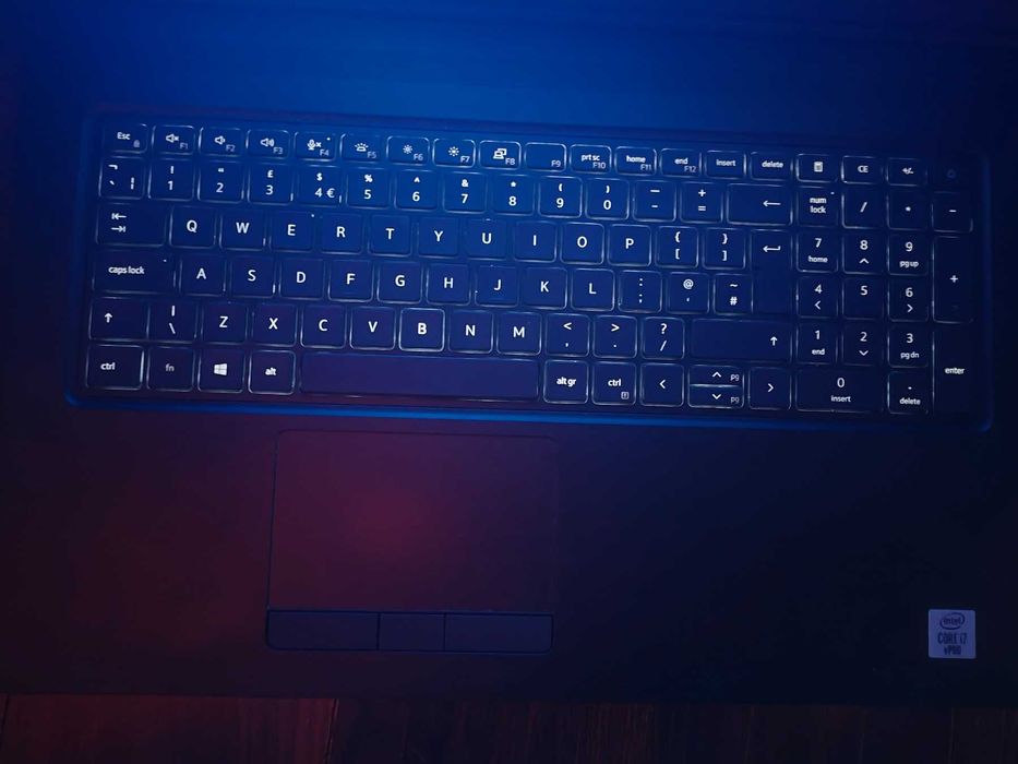 Мощен лаптоп Dell Precision 7750 17 inch 3 TB SSD (3 NVMe x 1 TB) RTX 3000 48 GB RAM i7 10850H Max 5.10 GHz