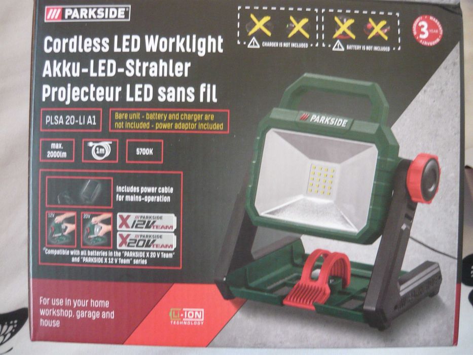 Compresor auto NOU cu lanternă LED, mufă brichetă 12 V