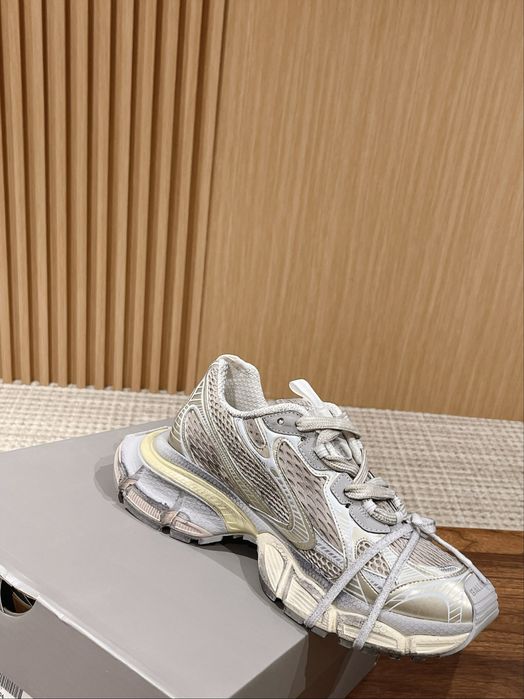 Balenciaga 3XL Beige