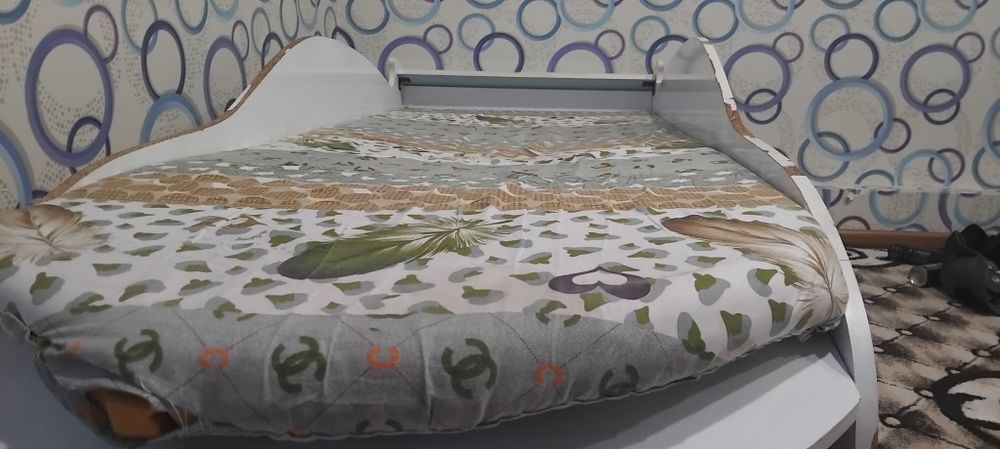 Кровать детская в виде машины