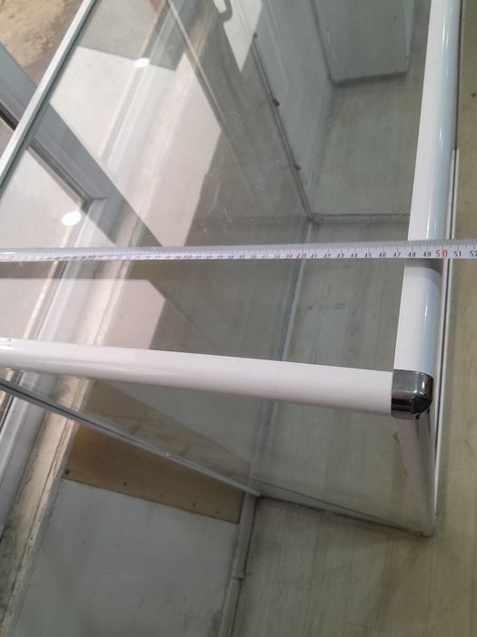 Стеклянный  ветрина