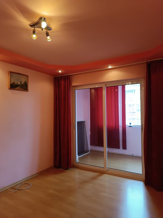 Vând apartament decomandat