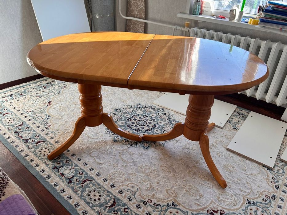 Продаётся стол хорошего качества