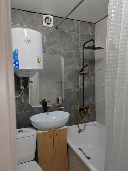 Сдаётся 1 комн квартира посуточна