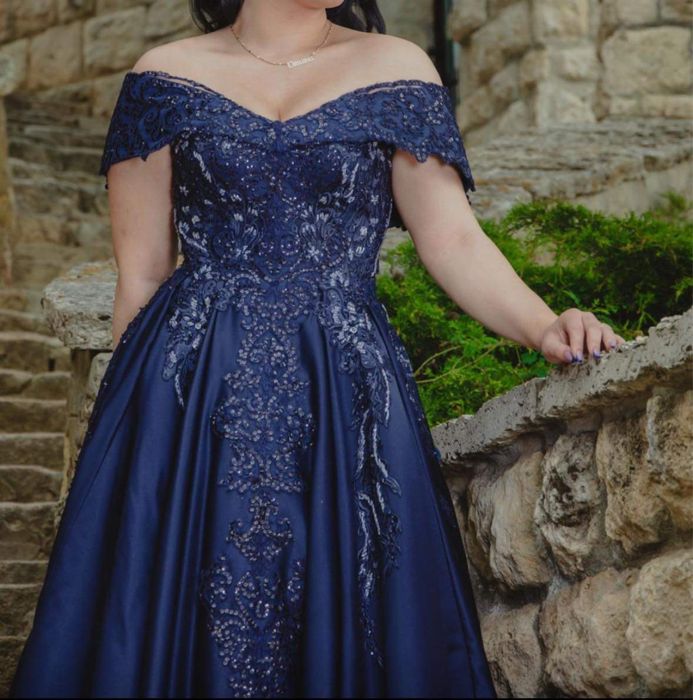 Рокля за бал във Варна