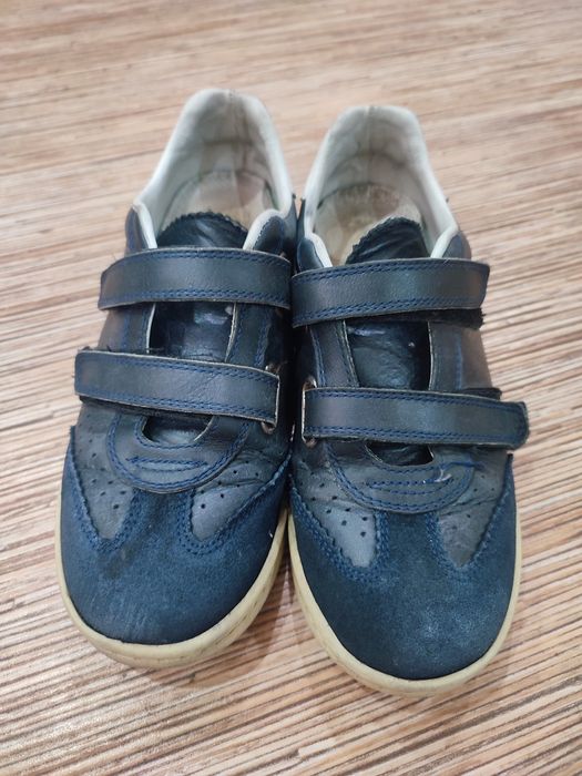 Продам школьную обувь