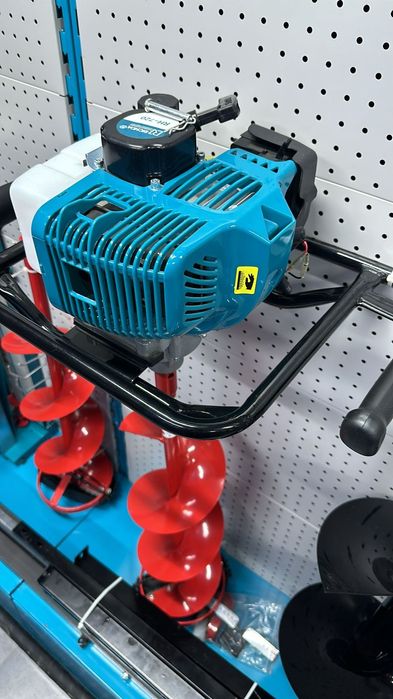 Бензиновый ямо бур