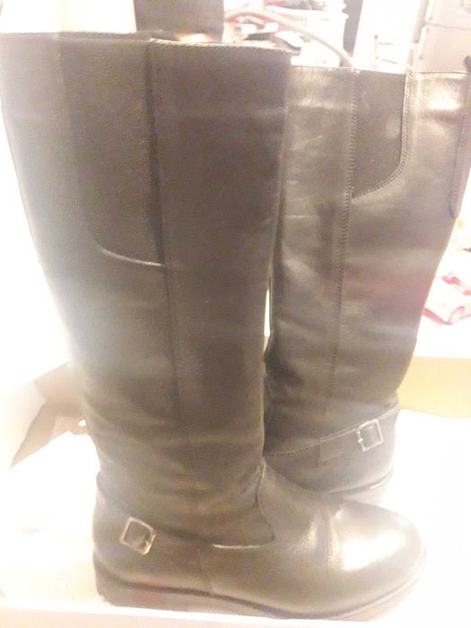 КожениБотуши37номер 70лв, 38-50лв,Бежови37н 10лв,Найк10лвReebok44-30лв